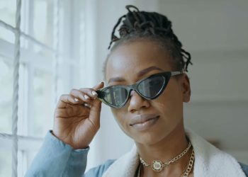 Kenyan artist Njerae in the 'Loving' music video.